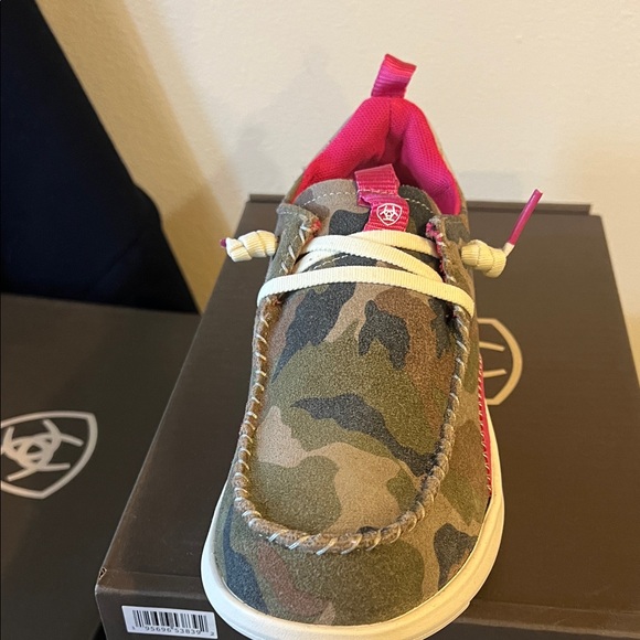 Ariat Women's Camo and Pink Casual Shoes - Picture 3 of 4